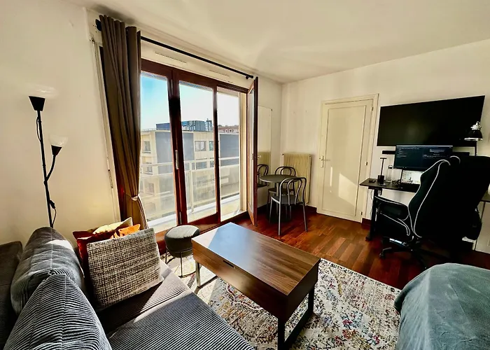 Charming Parisian Apartment In The 15Th Arrondissement